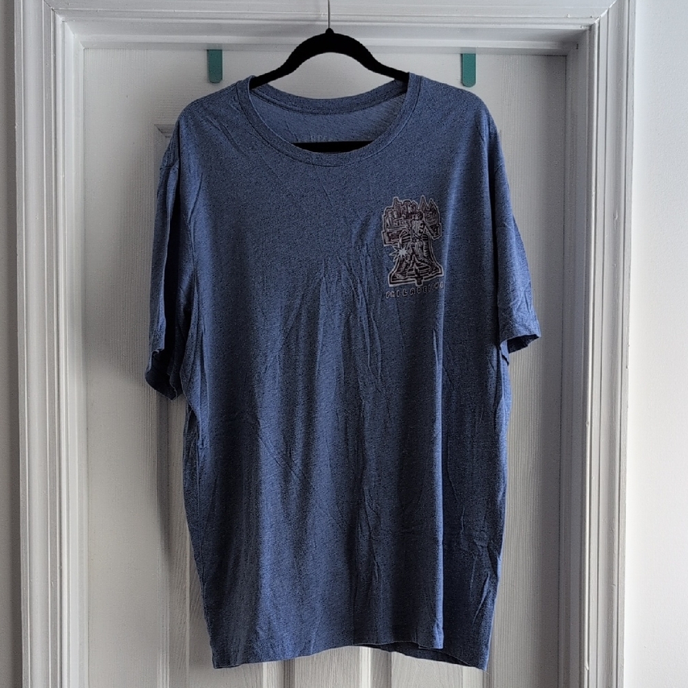 Casual Blue Men's Tee with Graphic